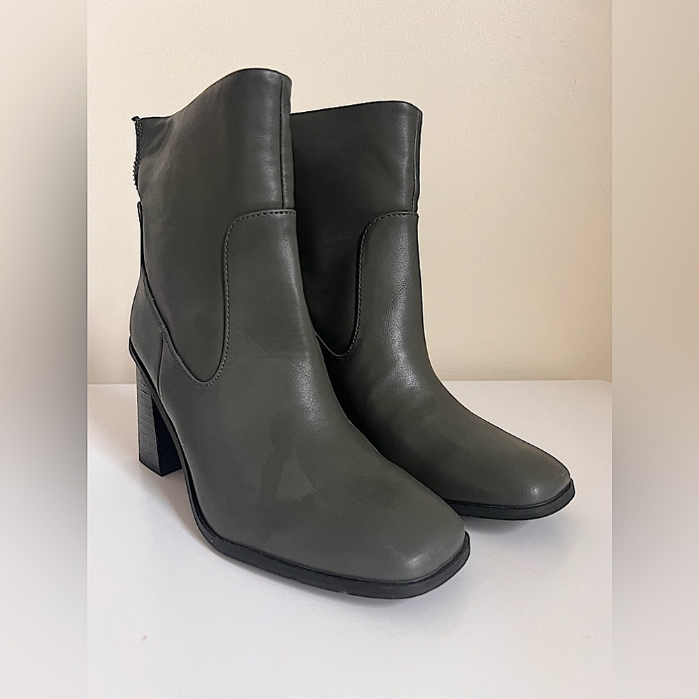 Never worn before dark gray milana square toe bootie!